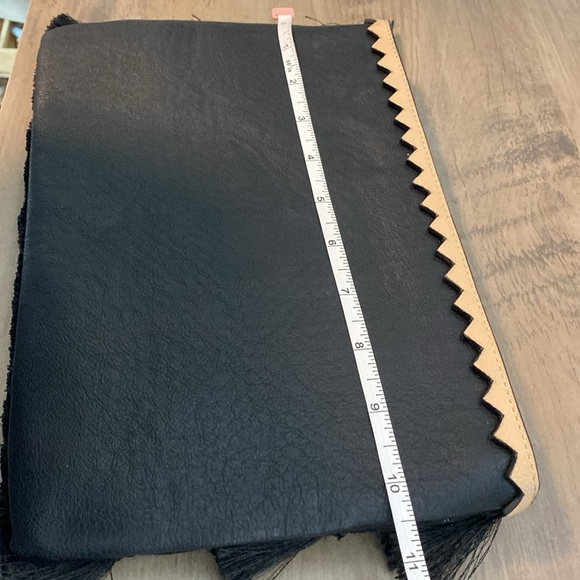 💚 Stella & Dot | Black & Tan Fringe Tassel Clutch - East West - Floral interior - Picture 5 of 6